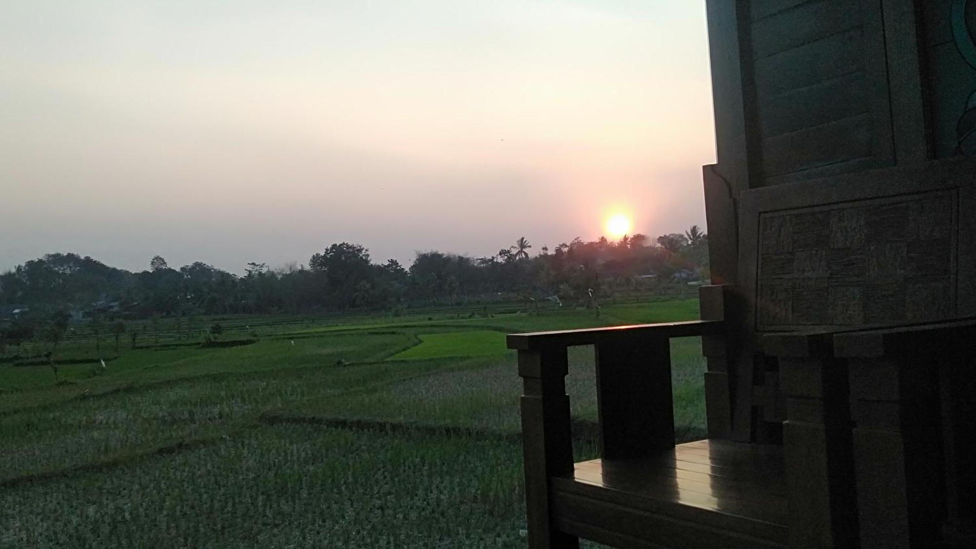 Bujak Permai Villa Matahari Lombok Ntb Praya Esterno foto