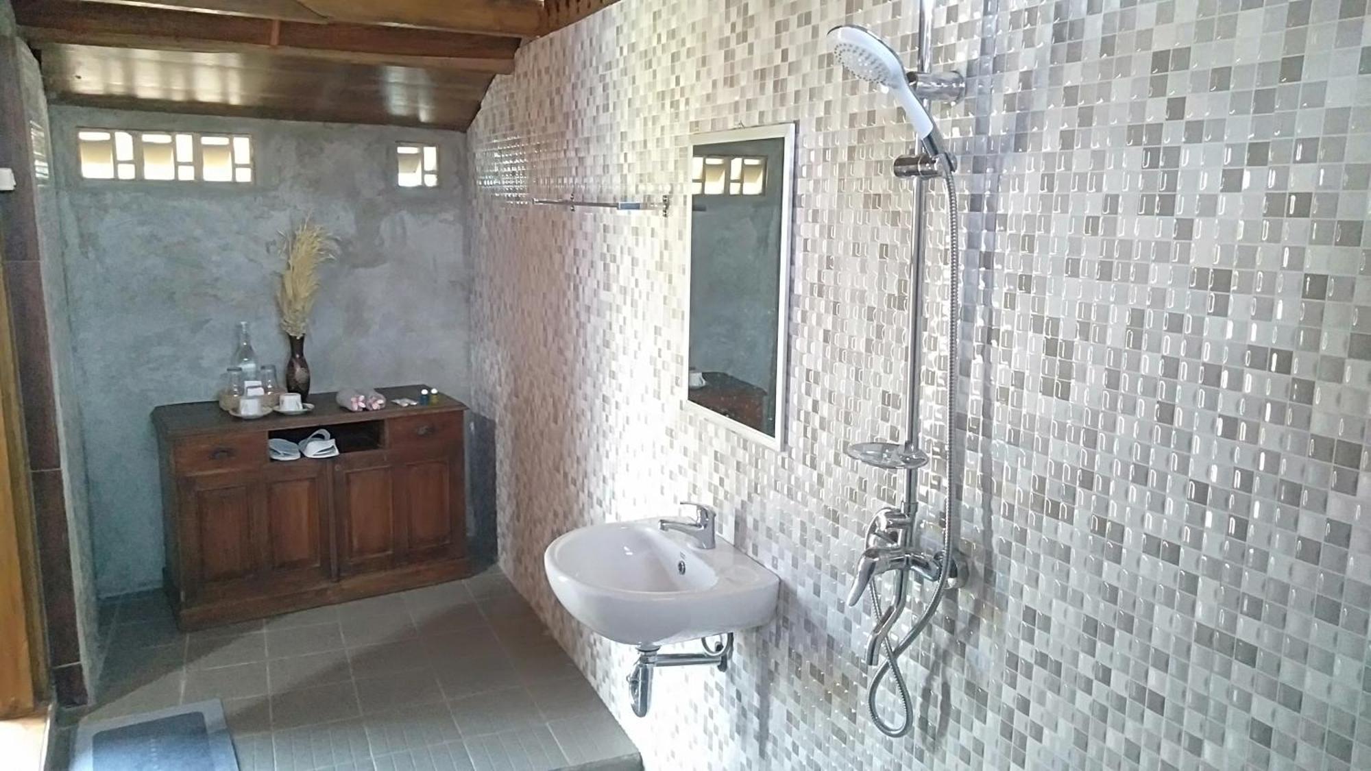 Bujak Permai Villa Matahari Lombok Ntb Praya Esterno foto