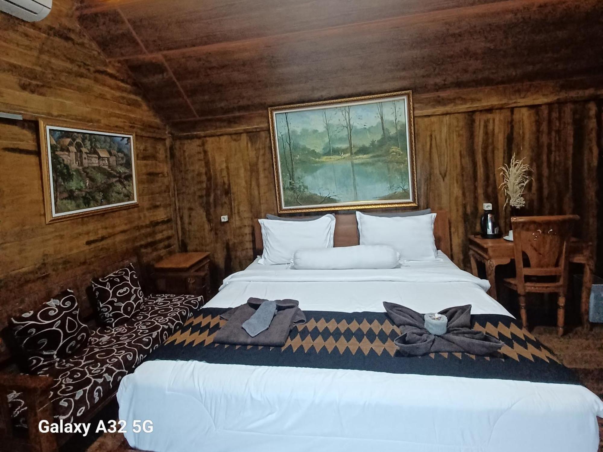 Bujak Permai Villa Matahari Lombok Ntb Praya Esterno foto