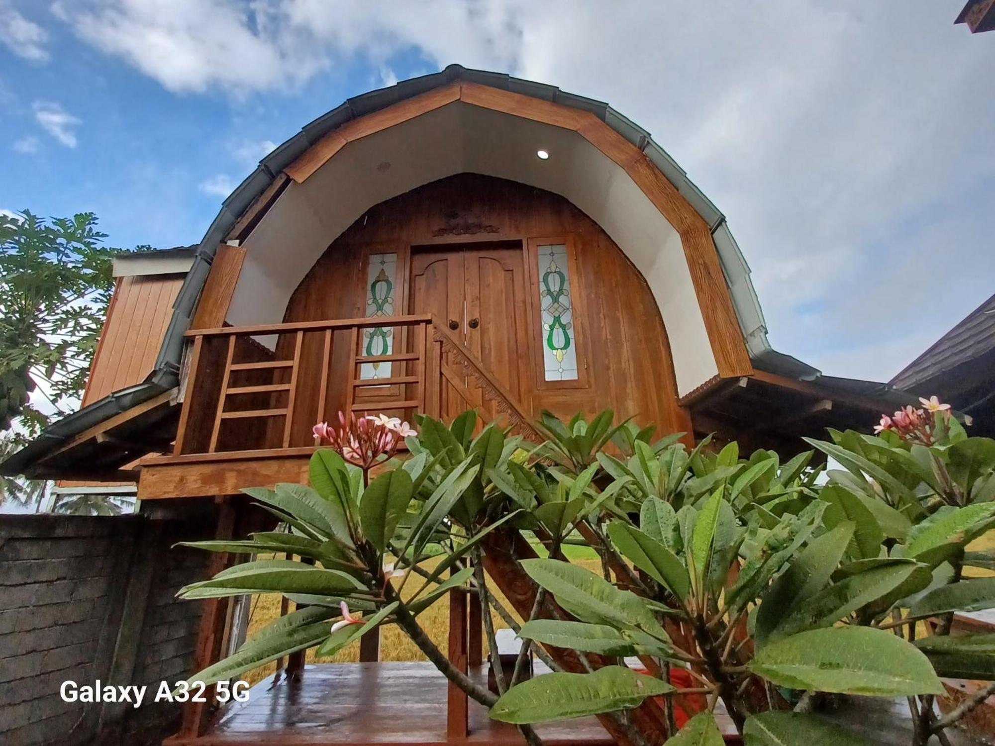 Bujak Permai Villa Matahari Lombok Ntb Praya Esterno foto
