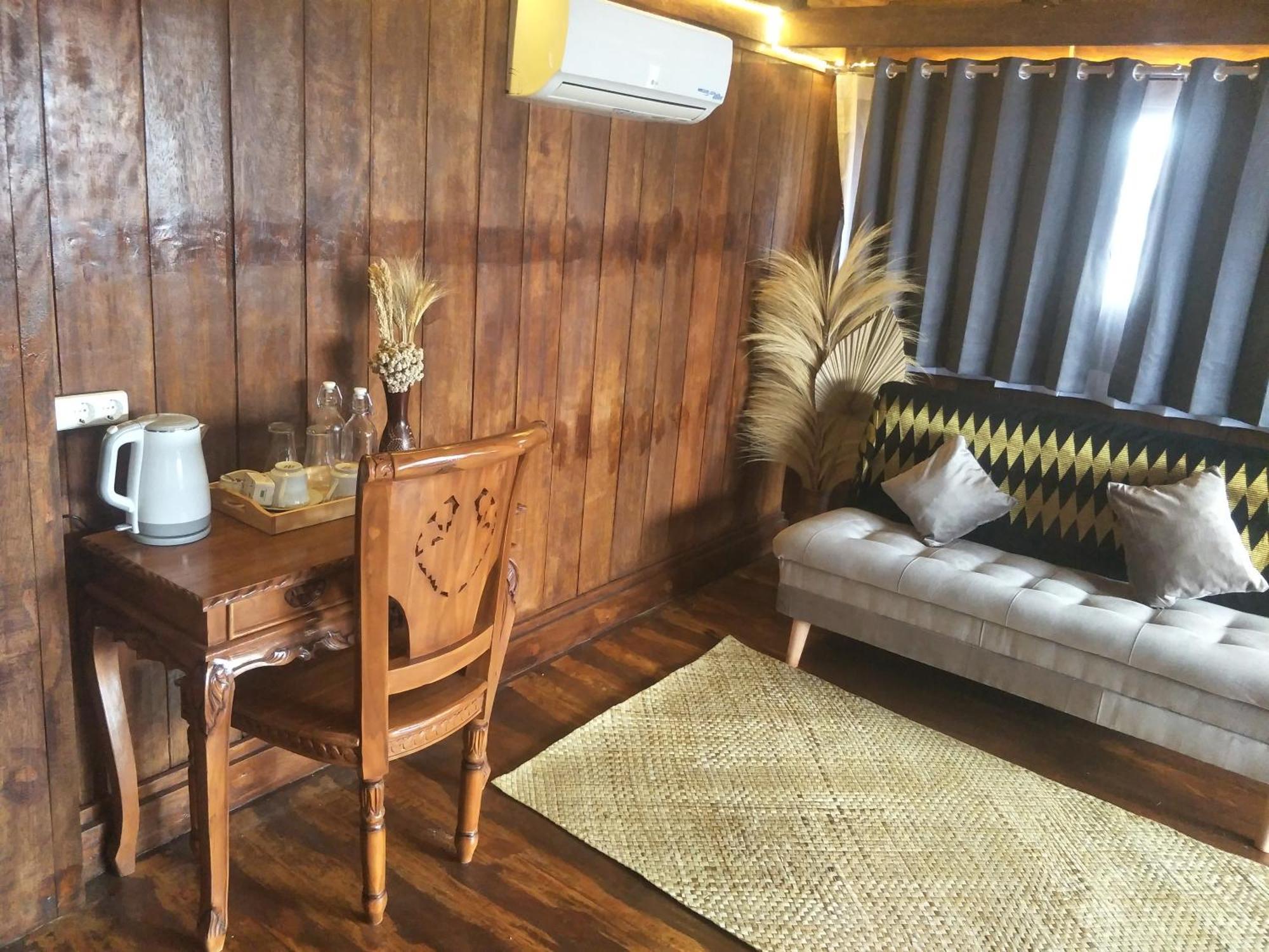 Bujak Permai Villa Matahari Lombok Ntb Praya Esterno foto