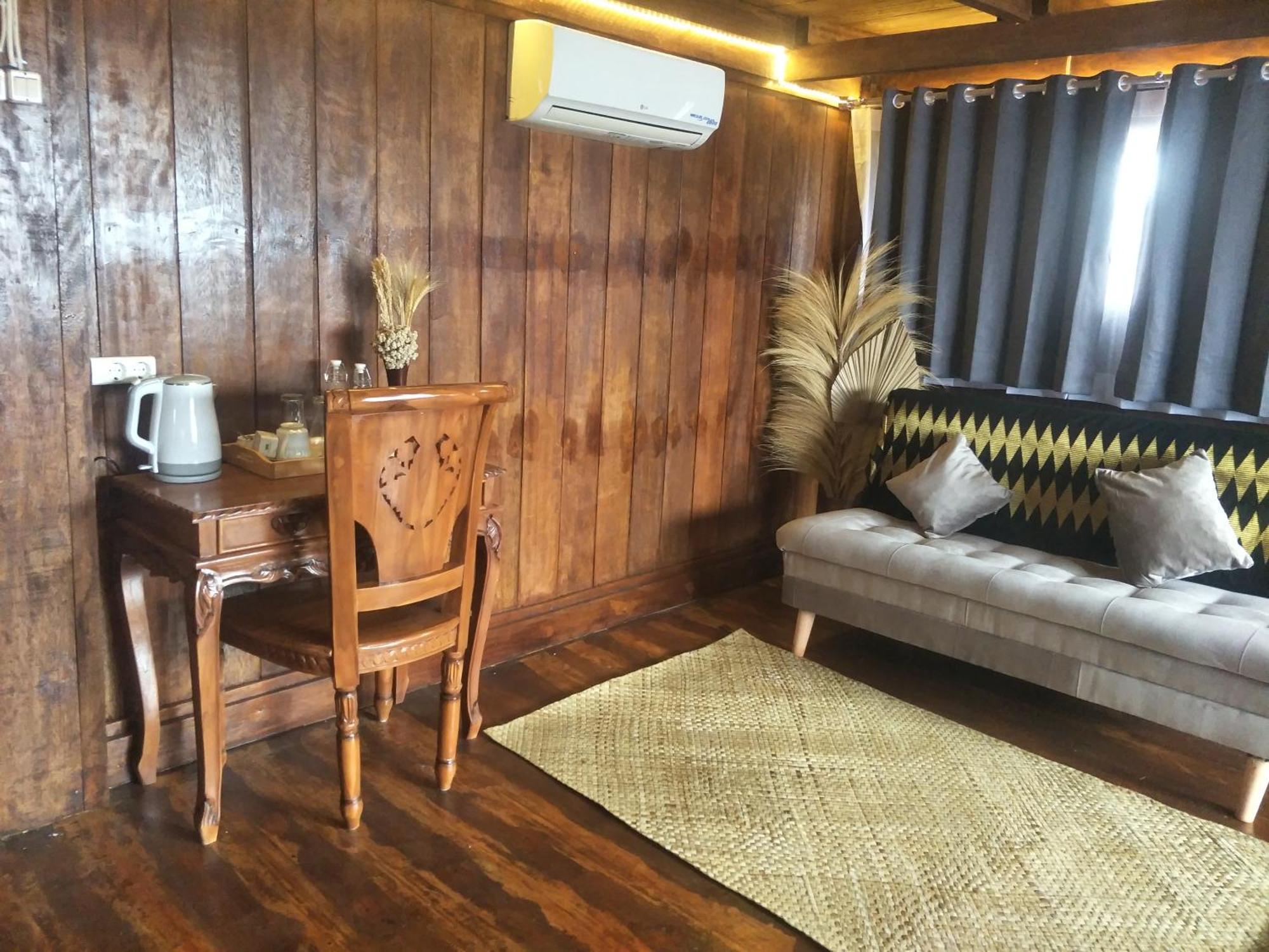 Bujak Permai Villa Matahari Lombok Ntb Praya Esterno foto